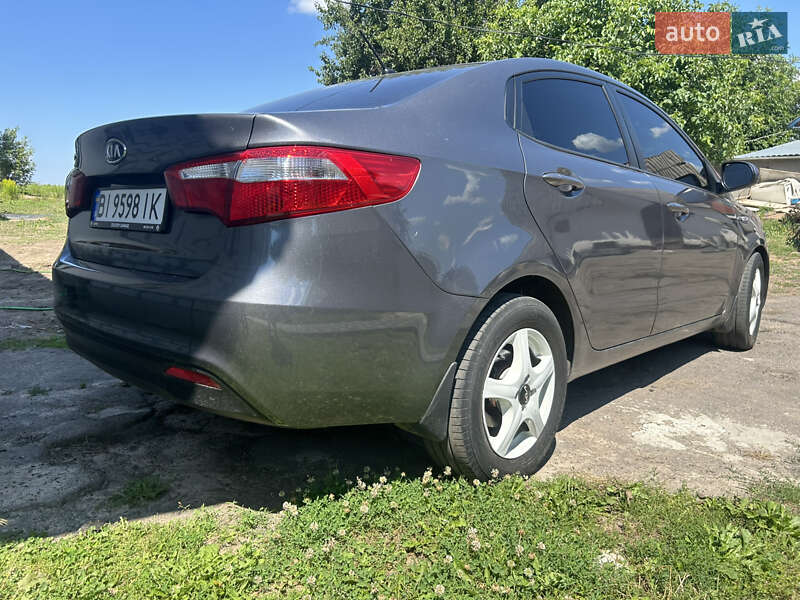 Седан Kia Rio 2012 в Лубнах