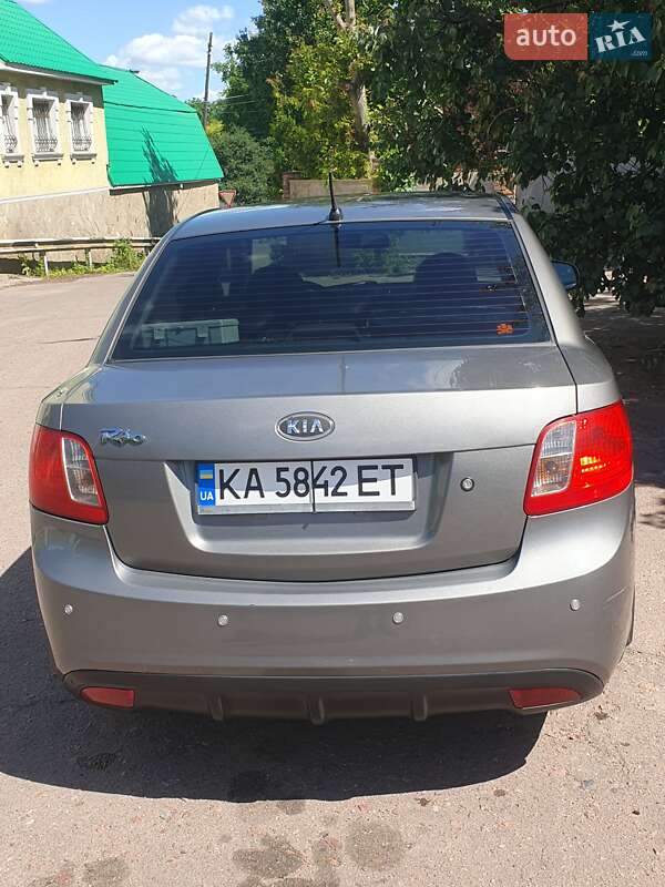 Седан Kia Rio 2011 в Чернигове
