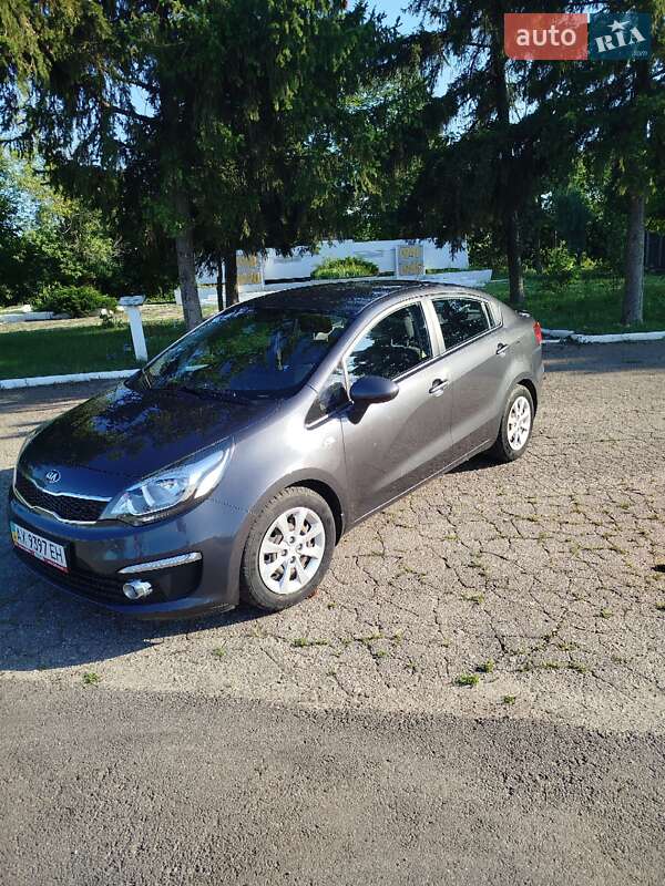 Седан Kia Rio 2015 в Коротичу