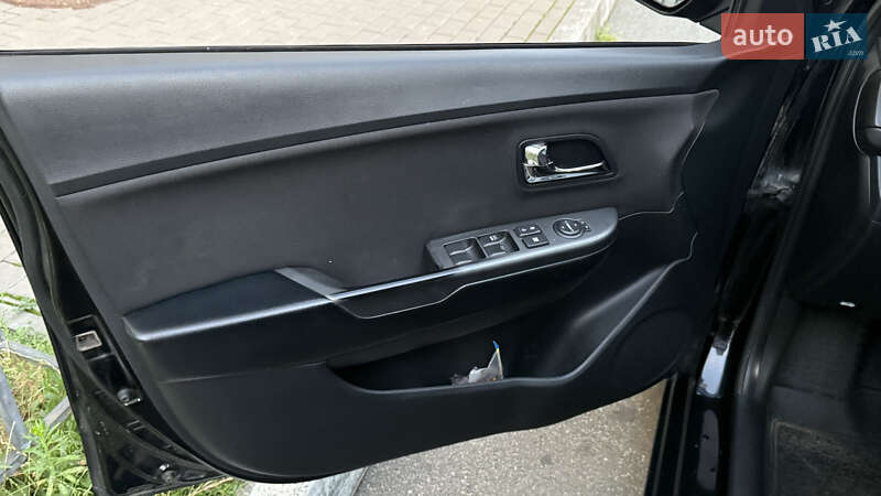 Седан Kia Rio 2013 в Киеве