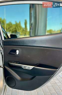 Седан Kia Rio 2013 в 
