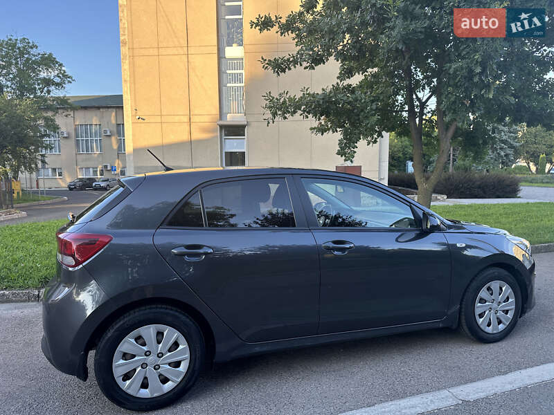 Хэтчбек Kia Rio 2017 в Львове