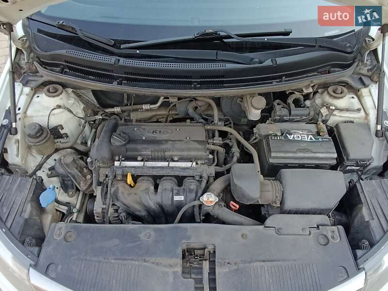 Седан Kia Rio 2013 в Краматорске
