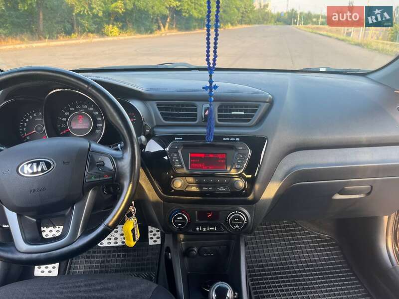 Седан Kia Rio 2013 в Кривому Розі