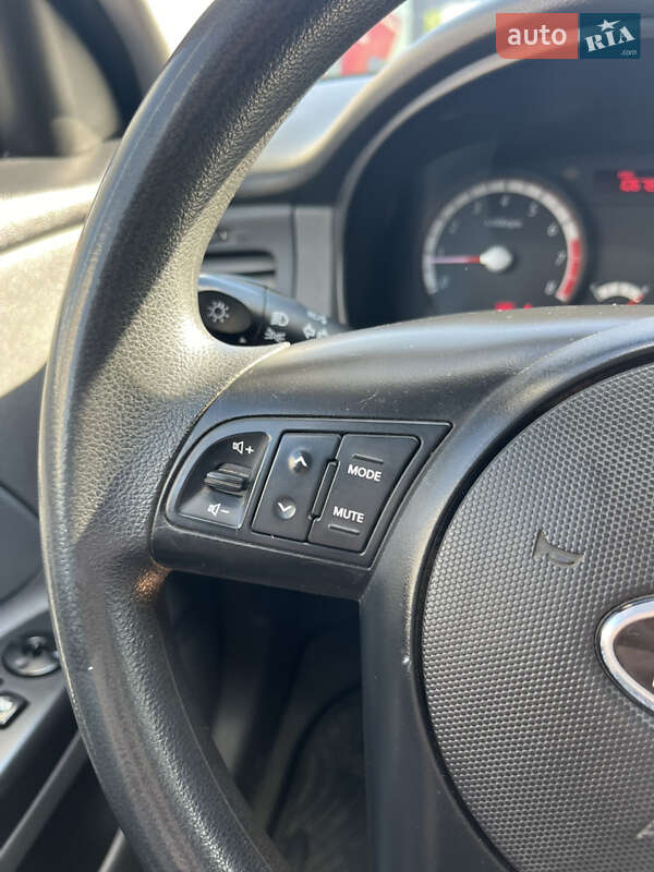 Хетчбек Kia Rio 2010 в Хмельницькому