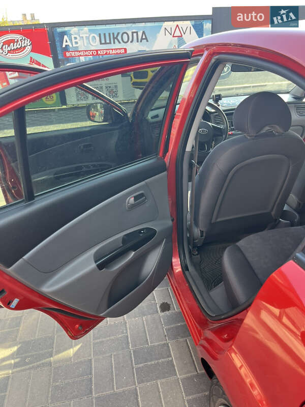 Хетчбек Kia Rio 2010 в Хмельницькому