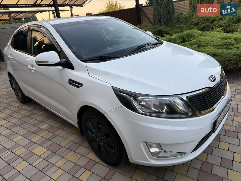 Седан Kia Rio 2014 в Дніпрі