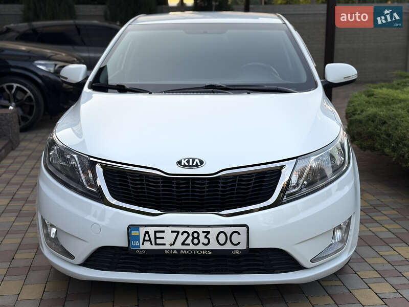 Седан Kia Rio 2014 в Дніпрі