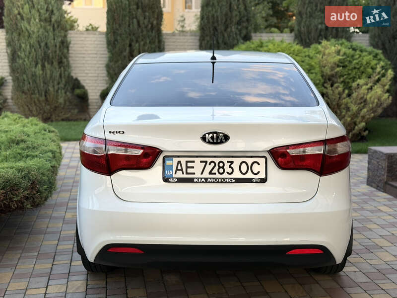Седан Kia Rio 2014 в Дніпрі