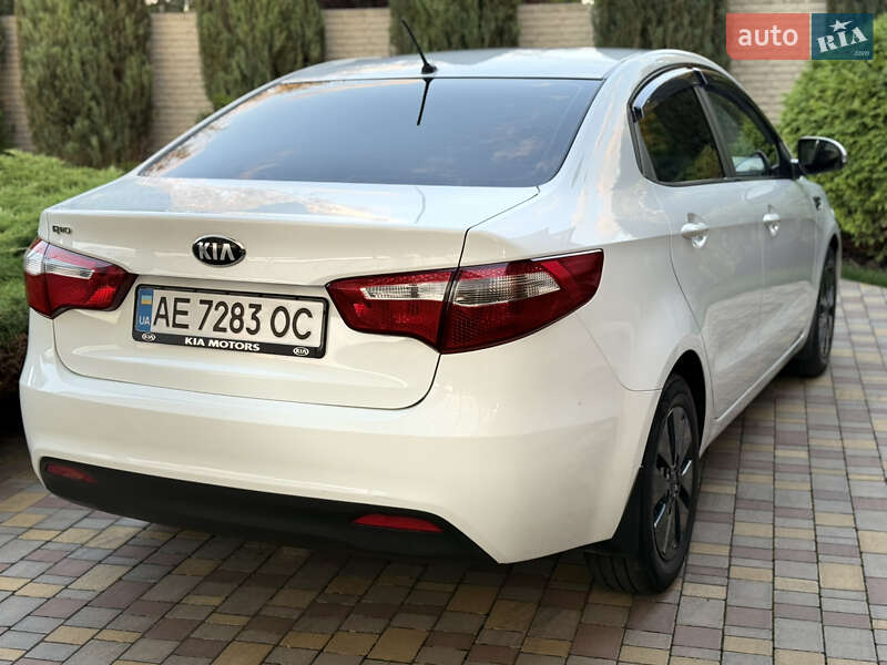 Седан Kia Rio 2014 в Дніпрі