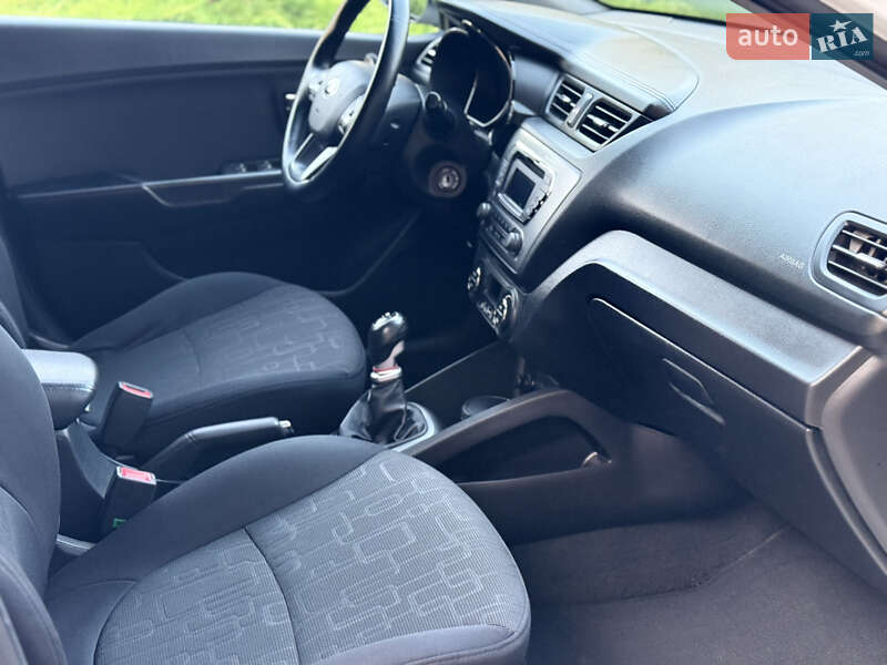 Седан Kia Rio 2014 в Дніпрі