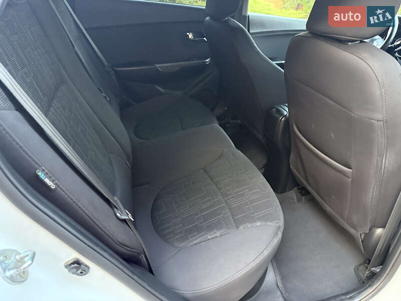 Седан Kia Rio 2014 в Дніпрі