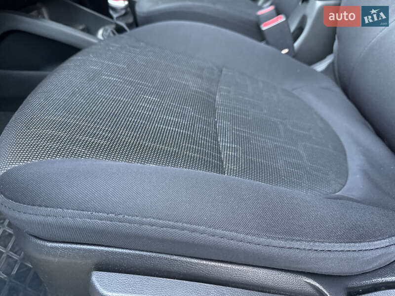 Седан Kia Rio 2014 в Дніпрі