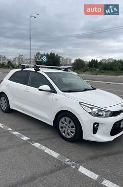Хэтчбек Kia Rio 2017 в Киеве