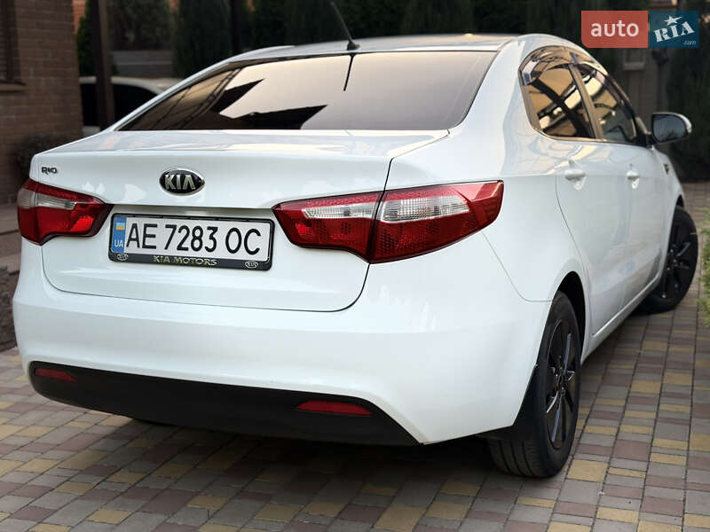 Седан Kia Rio 2014 в Дніпрі