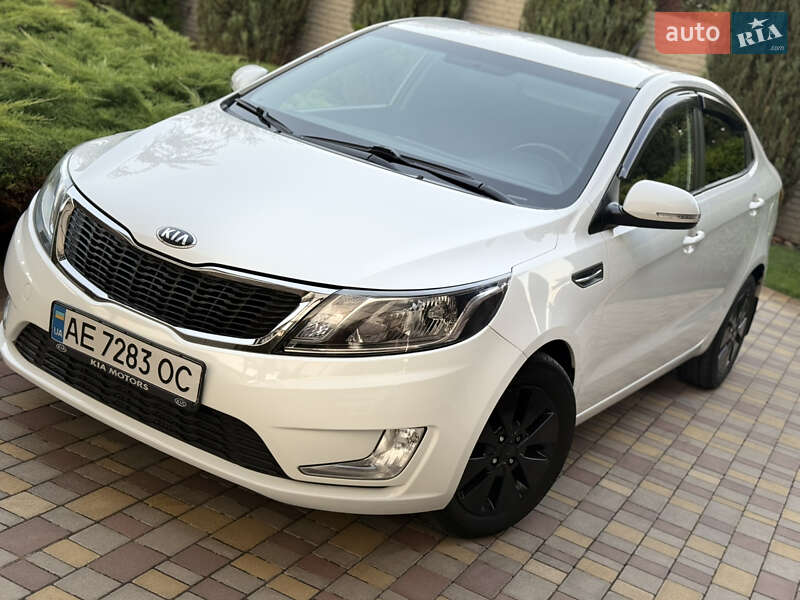 Седан Kia Rio 2014 в Дніпрі