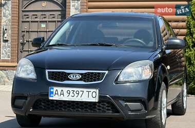 Седан Kia Rio 2010 в Киеве