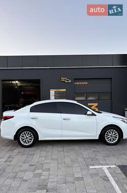 Седан Kia Rio 2018 в 