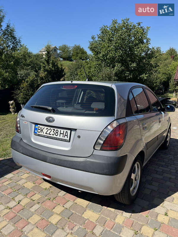 Хэтчбек Kia Rio 2007 в Ровно