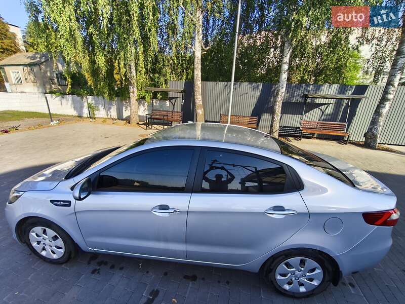 Седан Kia Rio 2013 в Великой Багачке