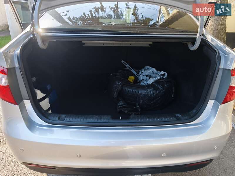 Седан Kia Rio 2013 в Великой Багачке