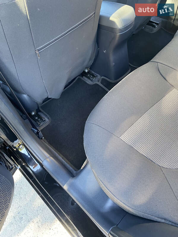 Седан Kia Rio 2017 в Лубнах