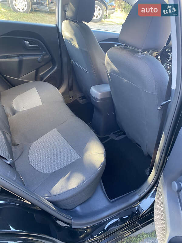 Седан Kia Rio 2017 в Лубнах