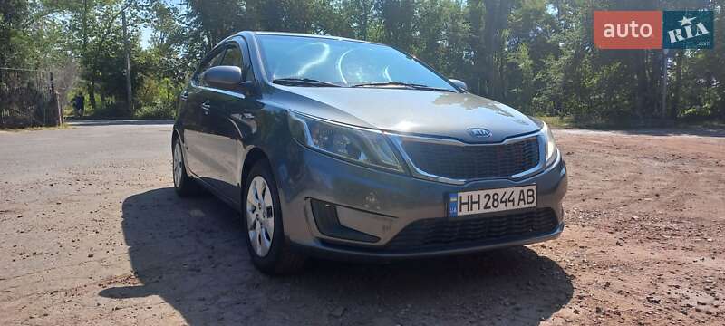 Седан Kia Rio 2011 в Кривом Роге