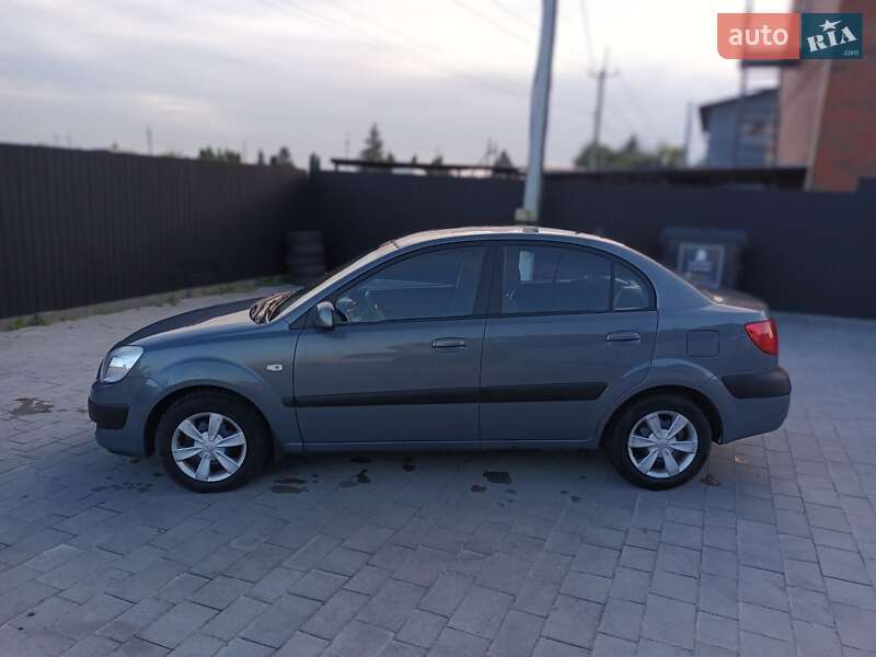 Седан Kia Rio 2006 в Тернополе