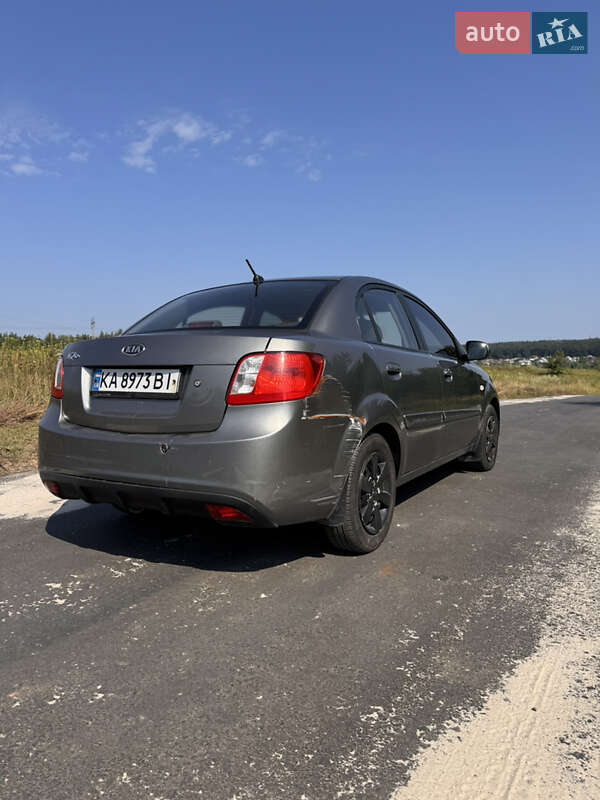 Седан Kia Rio 2010 в Киеве