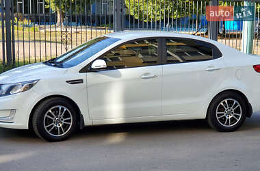 Седан Kia Rio 2012 в Дніпрі