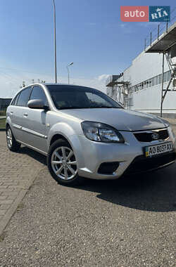 Хетчбек Kia Rio 2010 в Виноградові