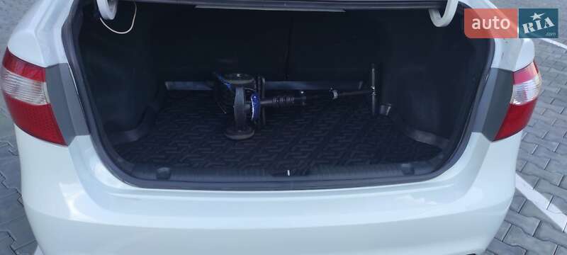 Седан Kia Rio 2012 в Хмельницькому