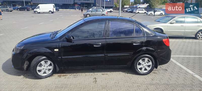Седан Kia Rio 2011 в Києві