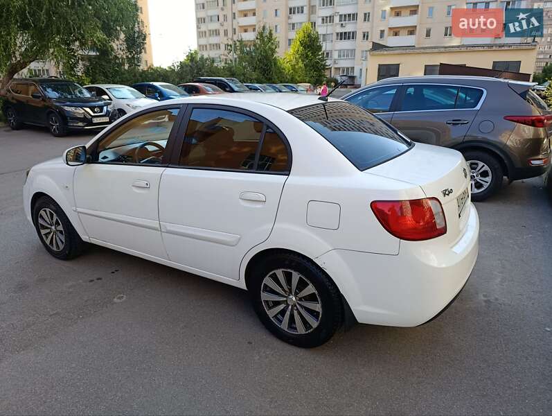 Седан Kia Rio 2010 в Броварах