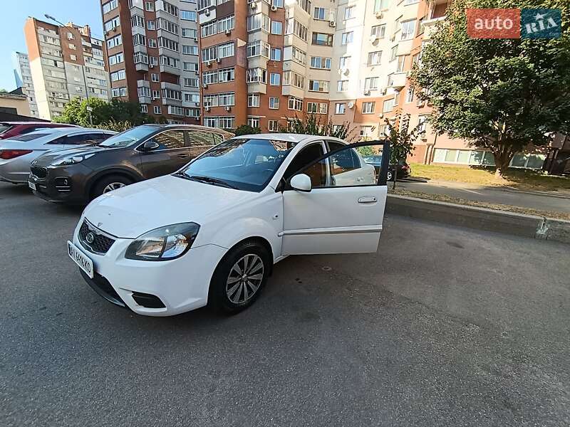 Седан Kia Rio 2010 в Броварах