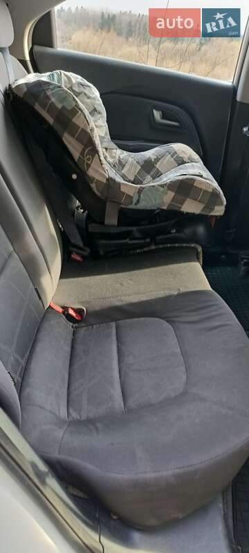 Хэтчбек Kia Rio 2012 в Дрогобыче