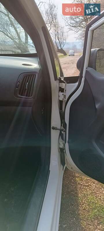 Хэтчбек Kia Rio 2012 в Дрогобыче