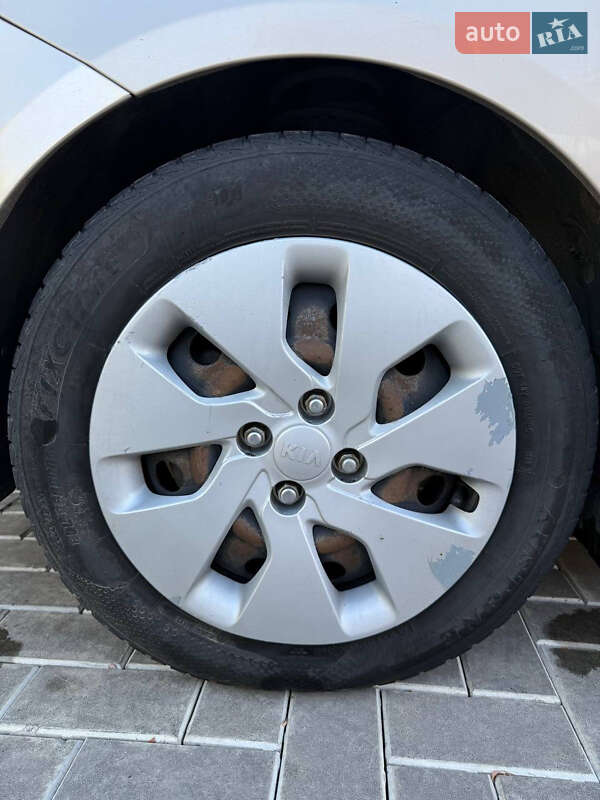 Седан Kia Rio 2013 в Первомайске