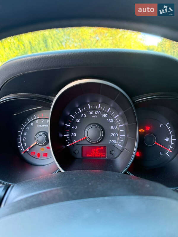 Седан Kia Rio 2013 в Первомайске