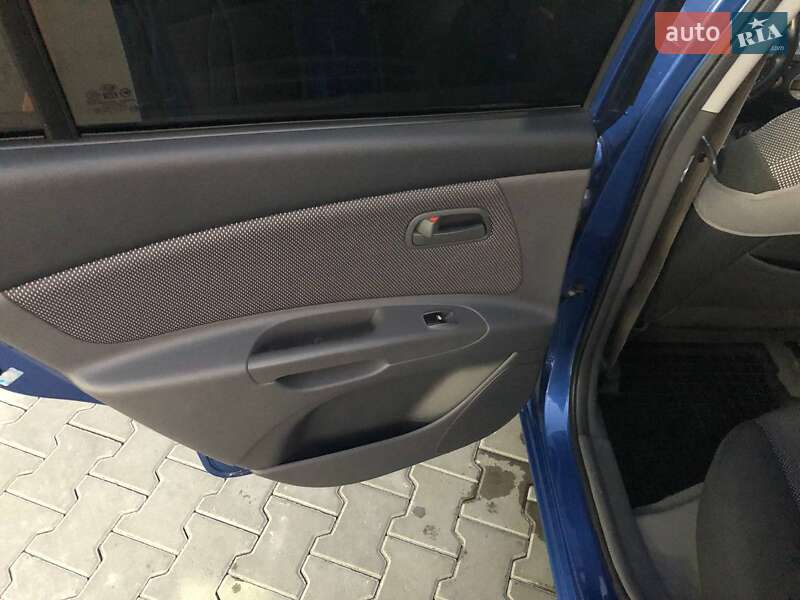 Хетчбек Kia Rio 2006 в Луцьку