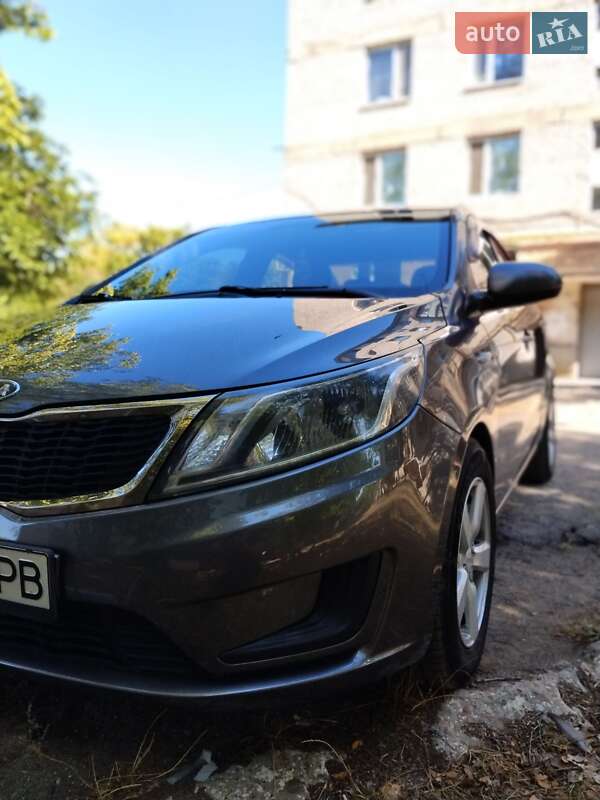 Седан Kia Rio 2012 в Измаиле
