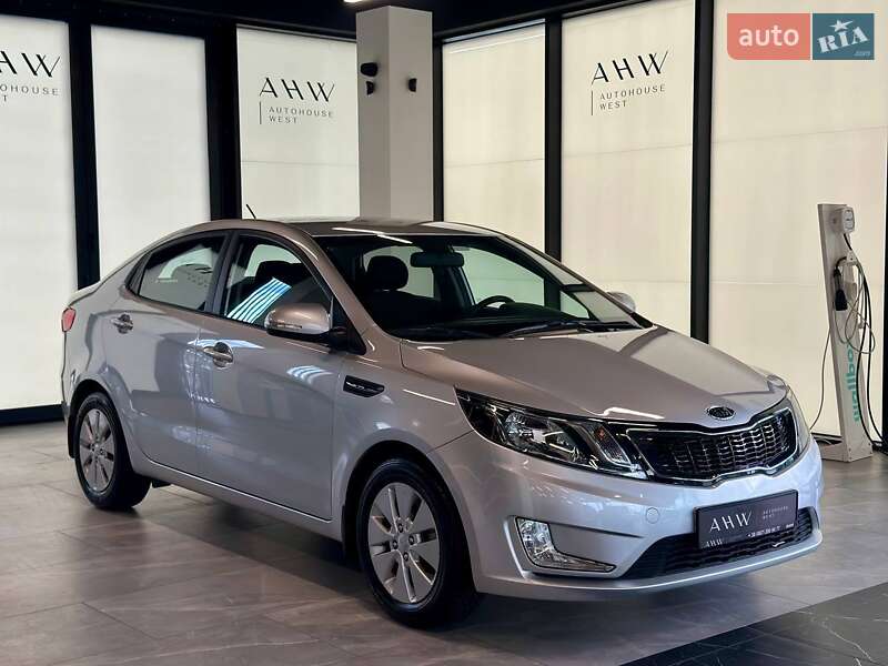 Седан Kia Rio 2012 в Львове