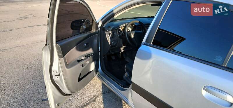 Хетчбек Kia Rio 2006 в Білій Церкві фото 9 Хетчбек Kia Rio 2006 в Білій Церкві