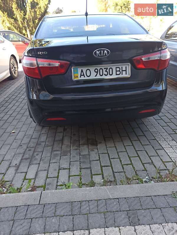 Седан Kia Rio 2014 в Ужгороде
