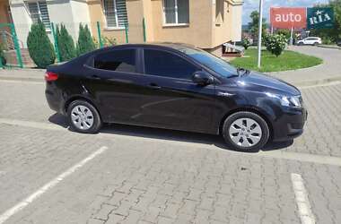 Седан Kia Rio 2013 в Чернівцях