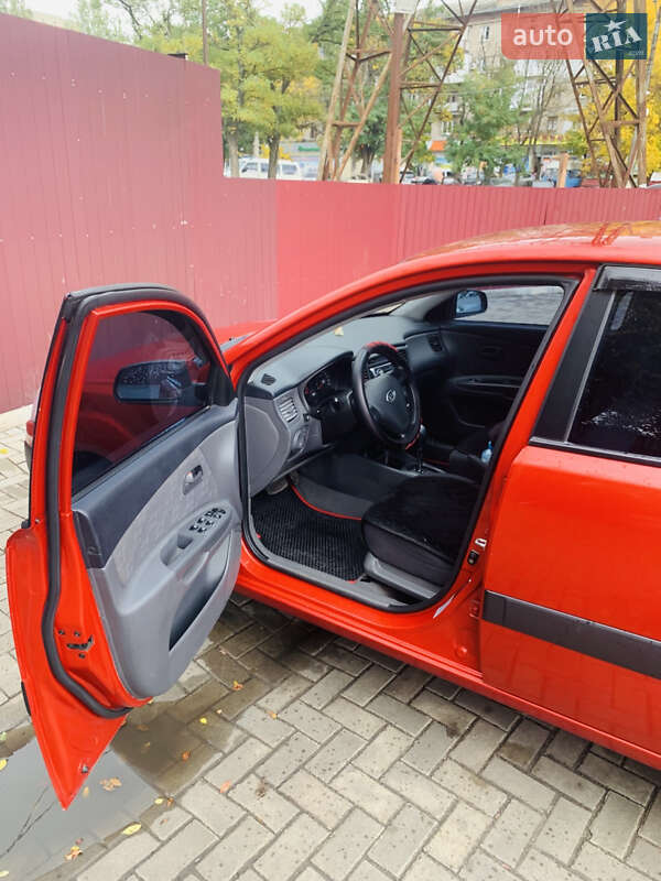 Хэтчбек Kia Rio 2007 в Николаеве
