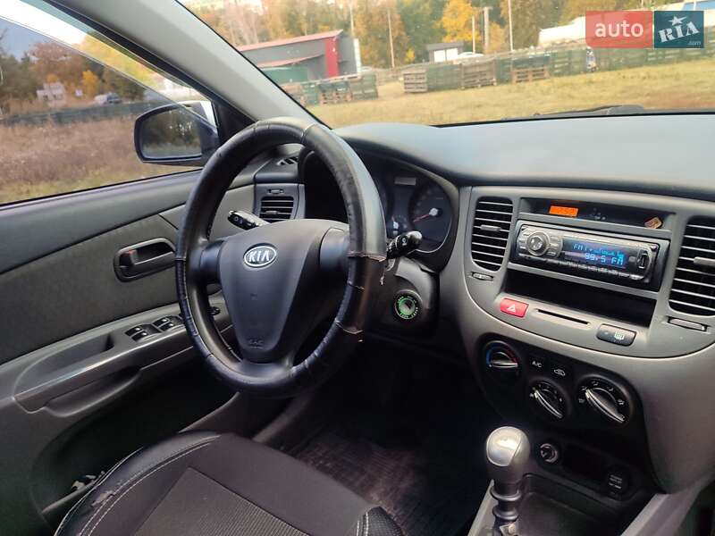 Седан Kia Rio 2007 в Полтаве