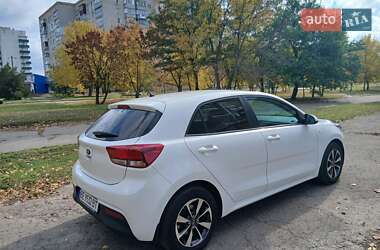 Хэтчбек Kia Rio 2017 в 