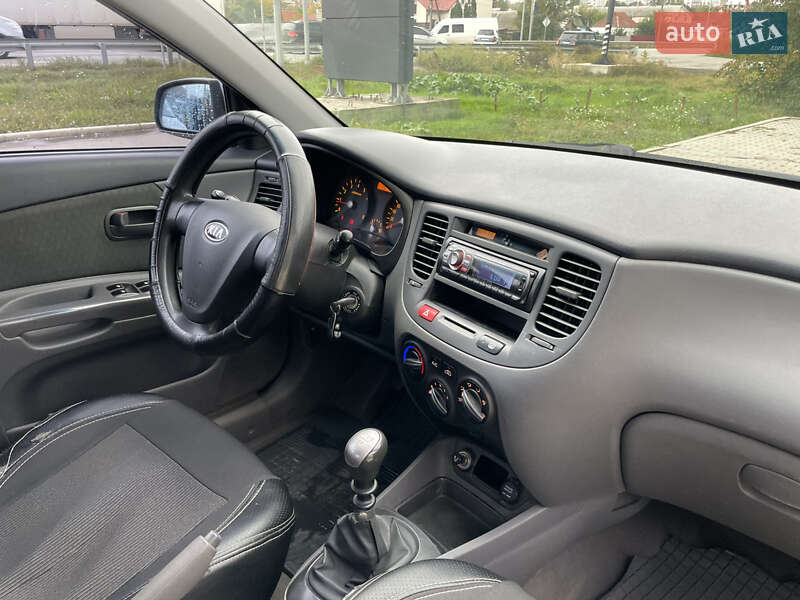 Седан Kia Rio 2007 в Полтаве